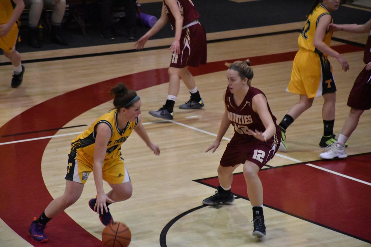 The Tommies women's basketball team, in yellow, downed the Mount Allison University Mounties 62-59 Saturday afternoon on home court. Photo: Chris Robinson/The AQ
